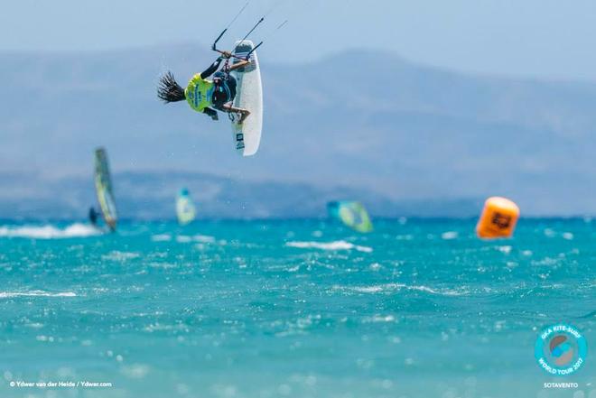 Day 3 – Airton at home in high winds – GKA Kite-Surf World Tour ©  Ydwer van der Heide